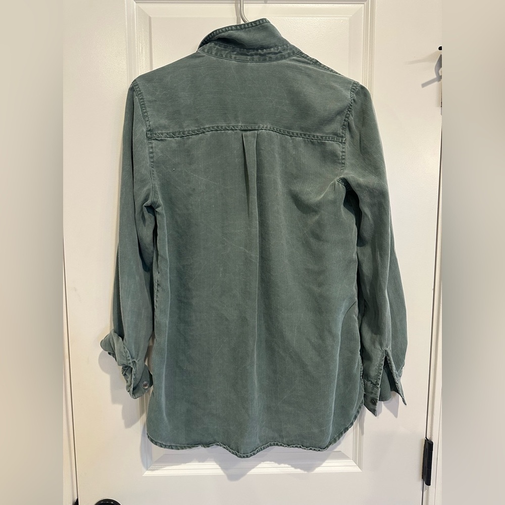 Old navy button down - Picture 3 of 4
